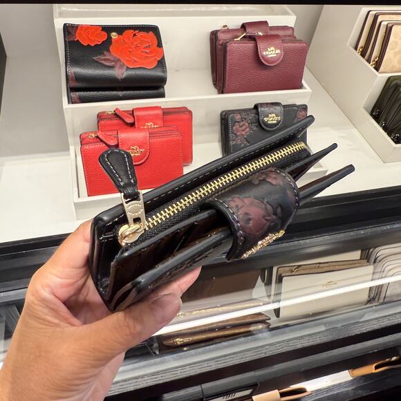 Coach Medium Corner Zip Wallet With Floral Print CCR20 Black/Wine Multi - Picture 2 of 6